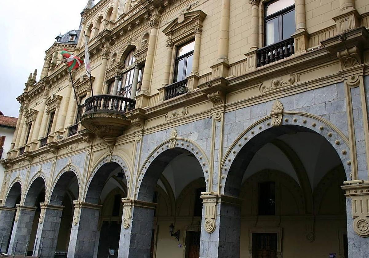 Fachada del Ayuntamiento de Hernani.