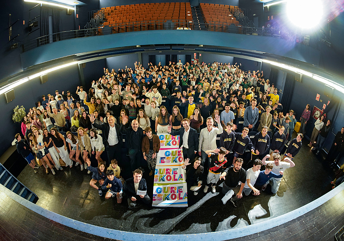Los alumnos participantes en Gure Eskola durante la fiesta de final de curso en Herri antzokia de Ordizia el pasado mes de abril.