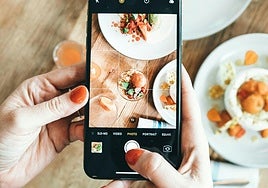 Una campaña de la industria de la alimentación alerta de que «intrusismo» de los influencers puede afectar a la salud