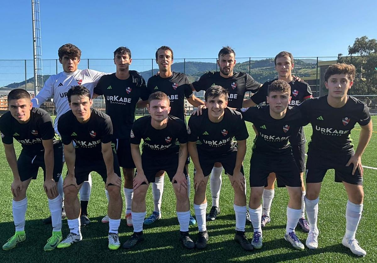 Miembros del equipo del Touring que realizó un gran encuentro ante el equipo vizcaíno imponiéndose por tres goles a domicilio.