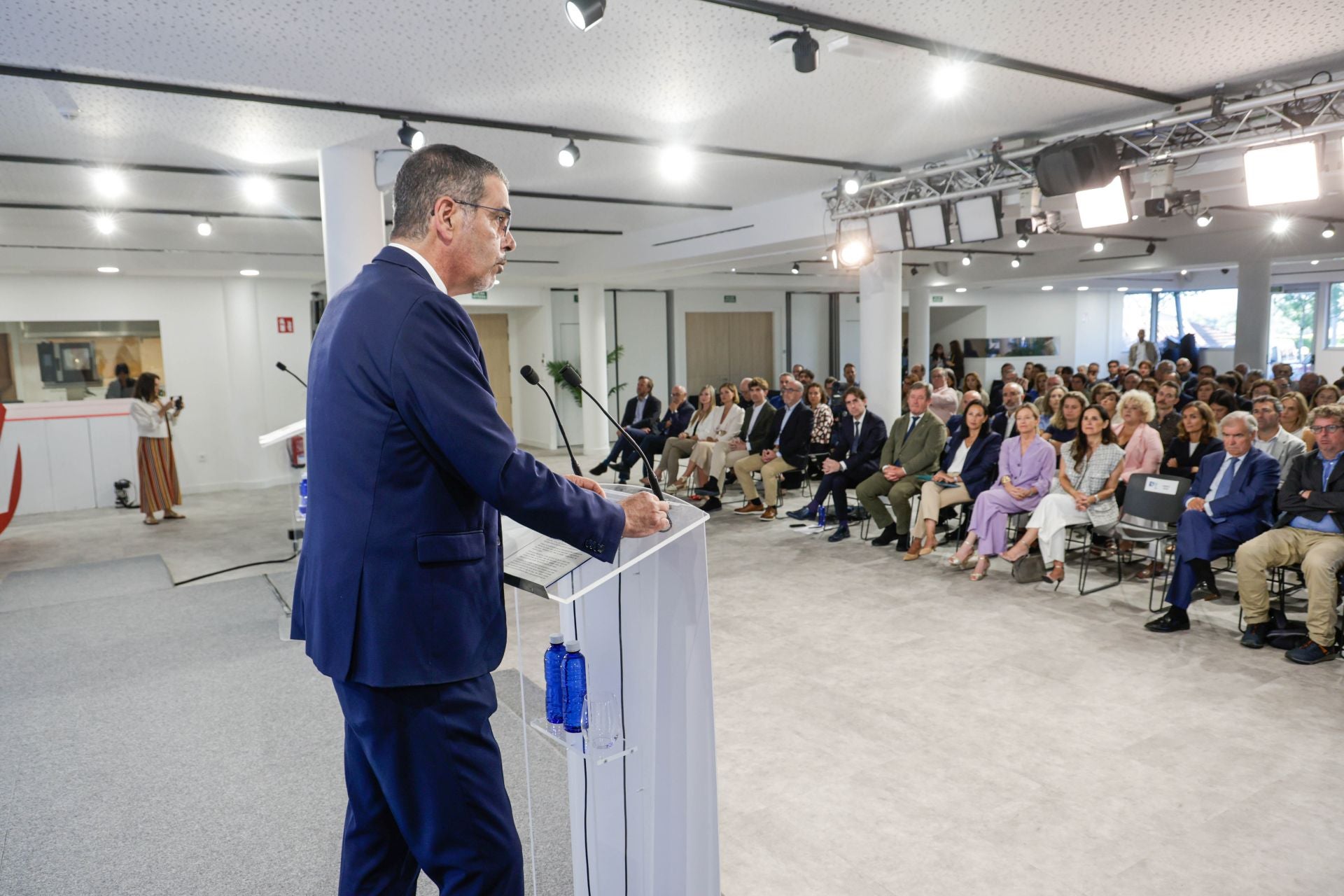 El alcalde de San Sebastián, Eneko Goia, en el encuentro en El Diario Vasco.