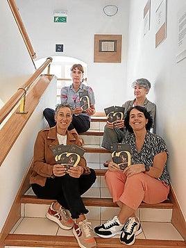 La concejala de Cultura Irune Urbieta, junto a las responsables de los departamentos de Sanz Enea presentando la programación cultural.