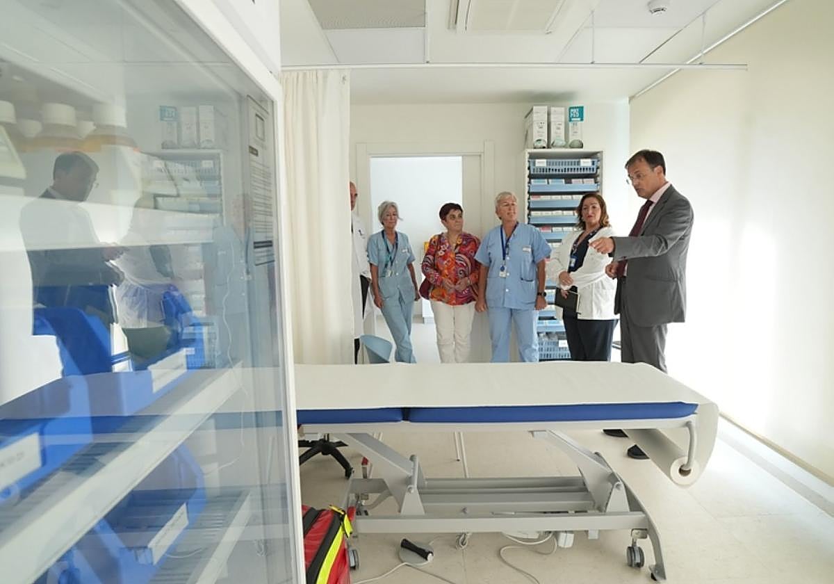 El consejero de Salud visita la OSI Debagoiena para «avanzar en la mejora de la atención sanitaria»