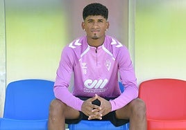 Adu Ares posa ayer en las instalaciones de Areitio.