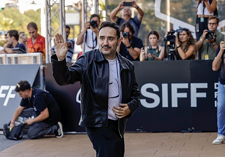 Juan Antonio Bayona, a su llegada al hotel María Cristina.