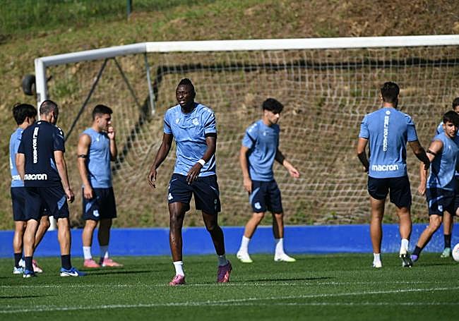 Sadiq Umar, en el entrenamiento de este jueves en Zubieta