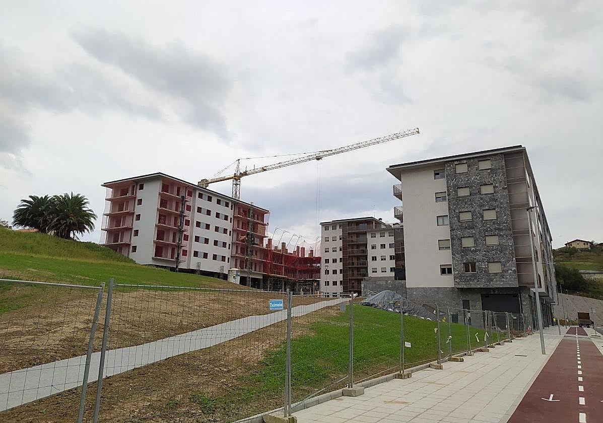 Vivienda en construcción en la comarca de Buruntzaldea.