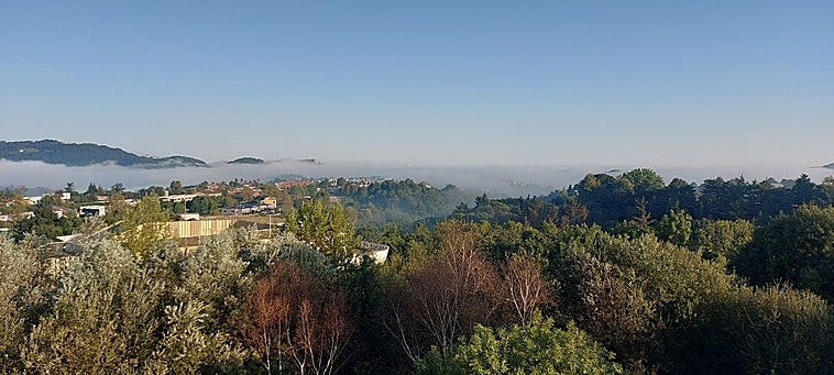 La niebla se ha comido la costa de Gipuzkoa durante las primera horas de este viernes.