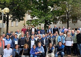 El alcalde y los coralistas, músicos y dantzaris que viajaron a Alemania.