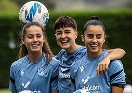 Apari, Pardo y Guridi aparecen sonrientes en un entrenamiento.