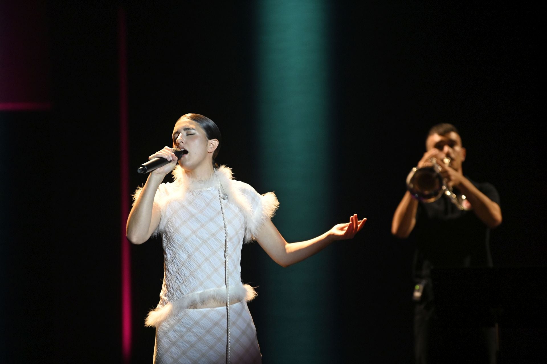 Esther García recibe el premio Donostia en la inauguración del Zinemaldia
