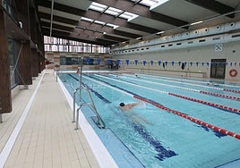 La semana que viene se podrá acceder gratis, entre otras instalaciones, a la piscina del polideportivo de Etxadi.