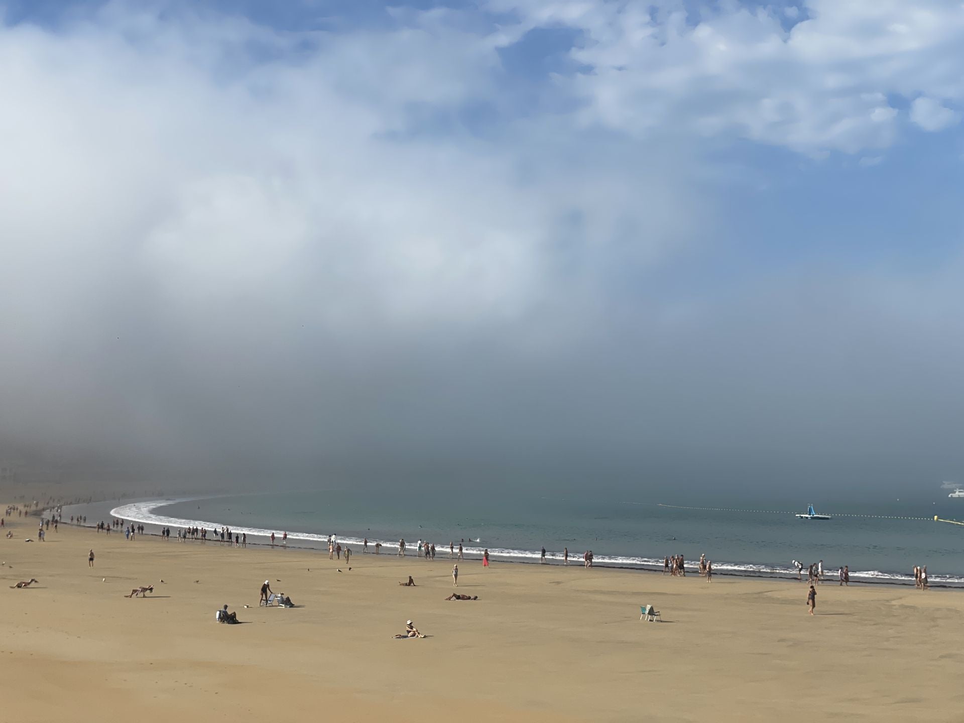 La niebla cubre la costa guipuzcoana
