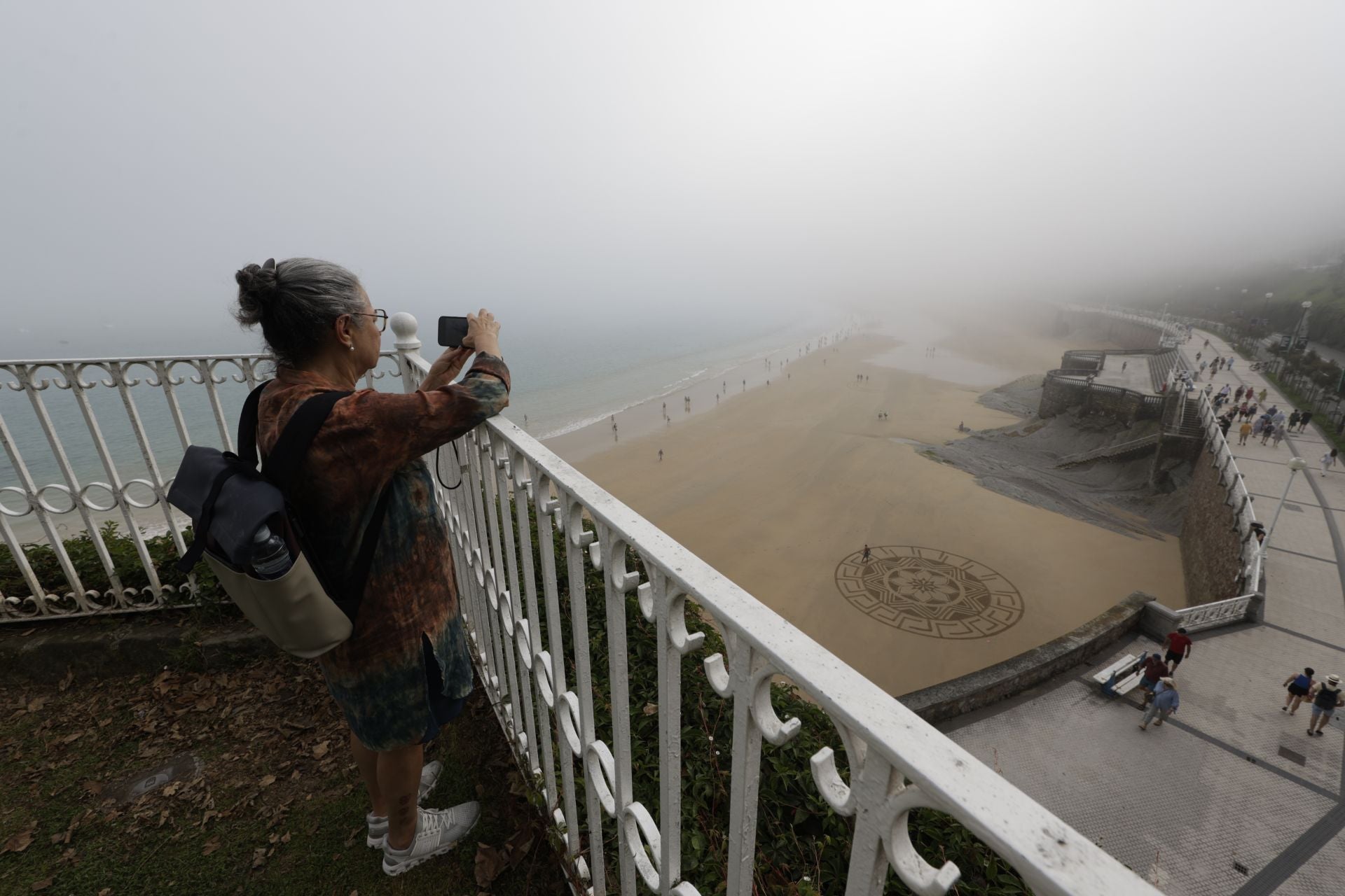 La niebla cubre la costa guipuzcoana