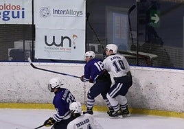 Partido entre el Txuri y el Oporto la temporada pasada.
