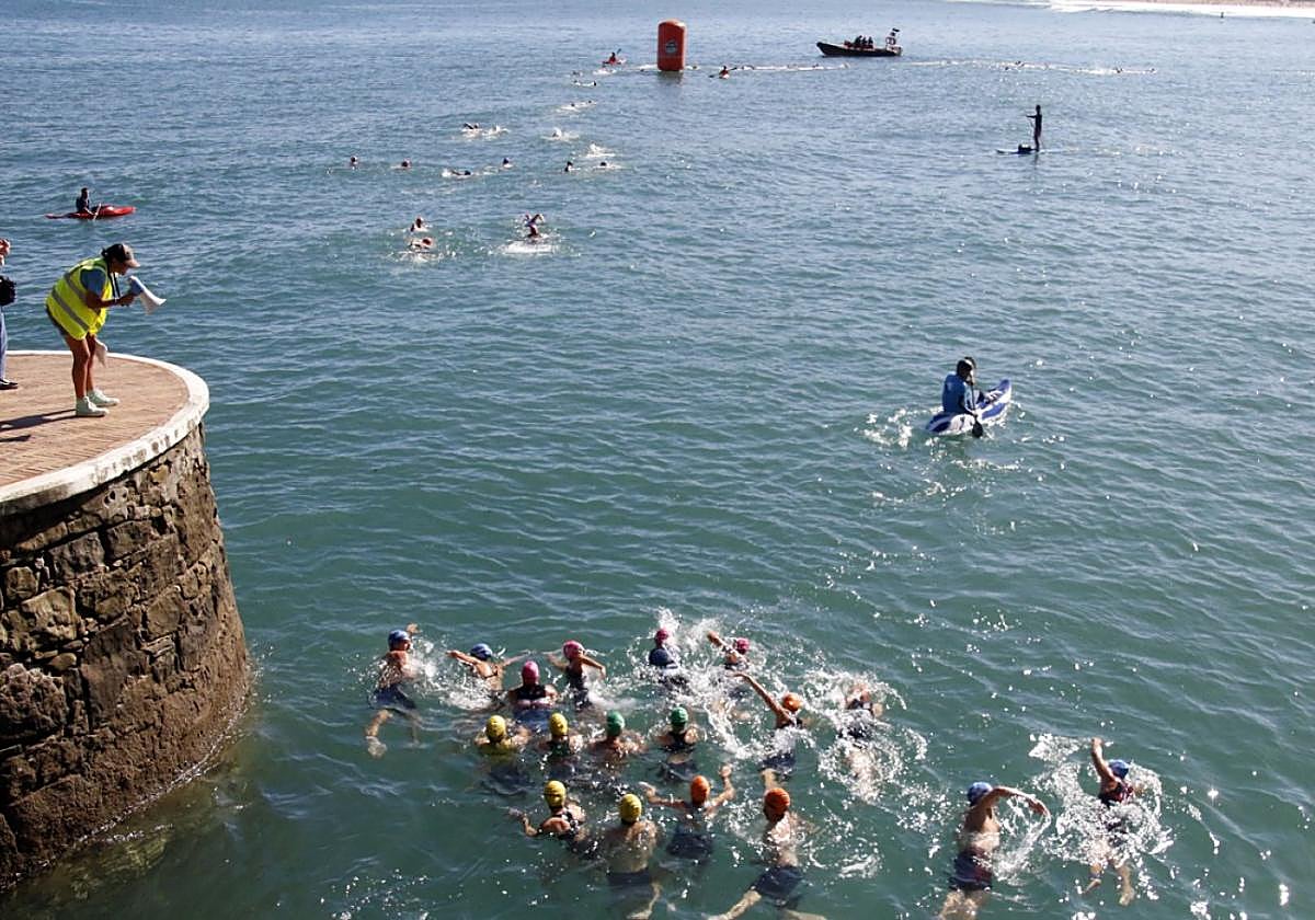 La salida será en al puerto por grupos.