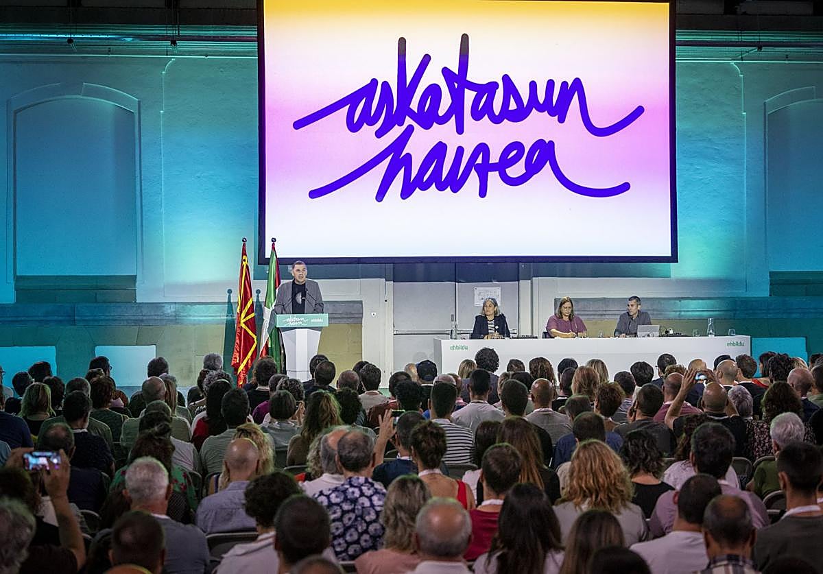 Otegi, en el acto en Tabakalera, en Donostia.