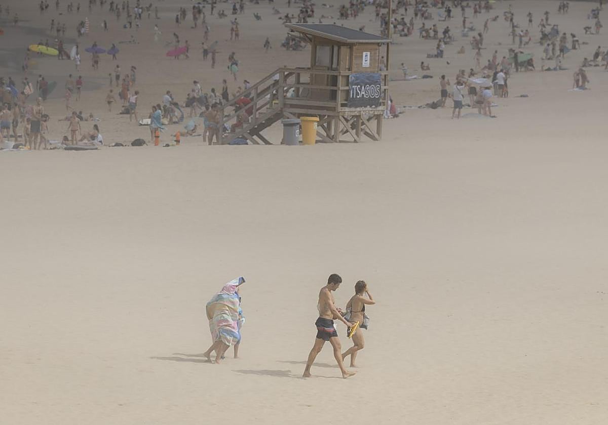 Una galernilla ha bajado siete grados los termómetros en Donostia en unos minutos