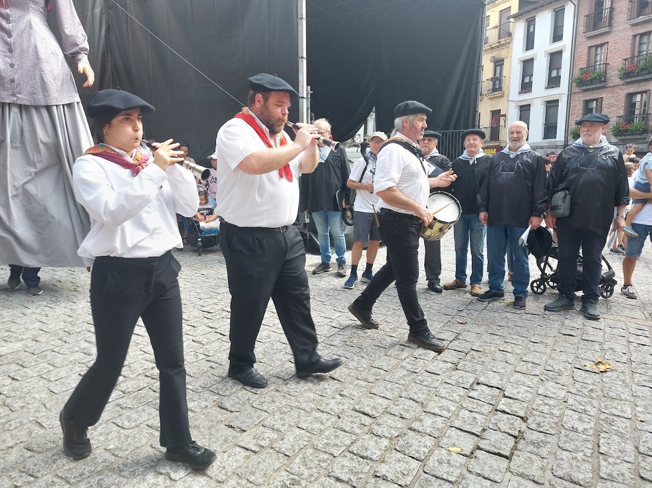 Euskal Jaiak toman las calles en Hernani