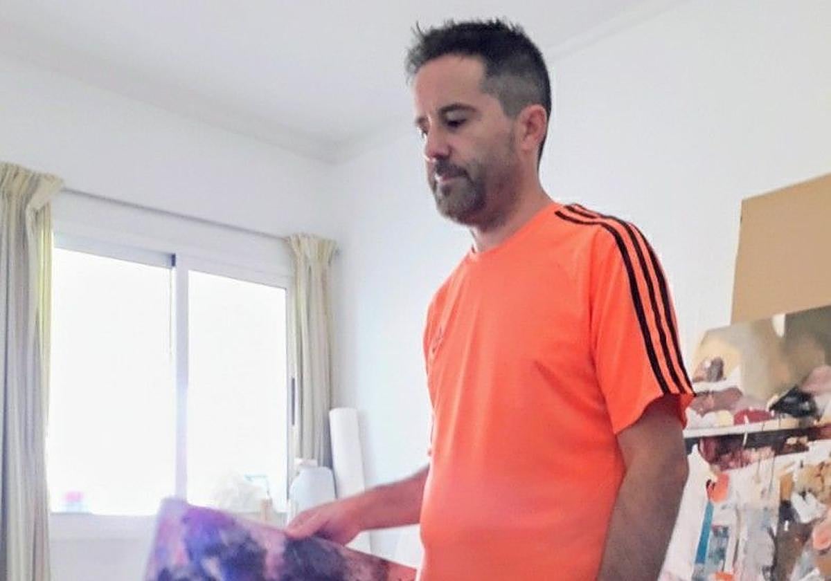 Gonzalo Romero Navarro en su estudio de Valencia.