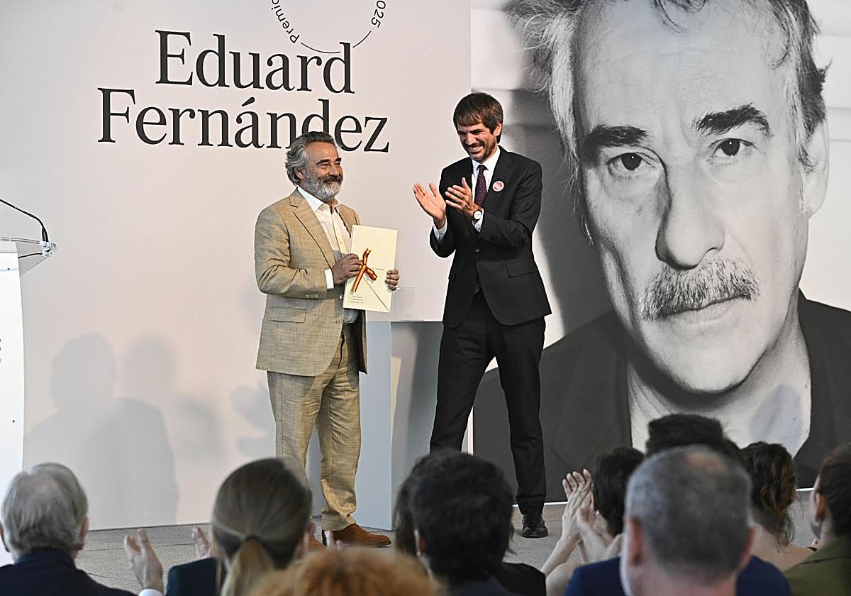 El ministro Ernest Urtasun, durante la entrega del Premio Nacional de Cinematografía a Eduard Fernández.