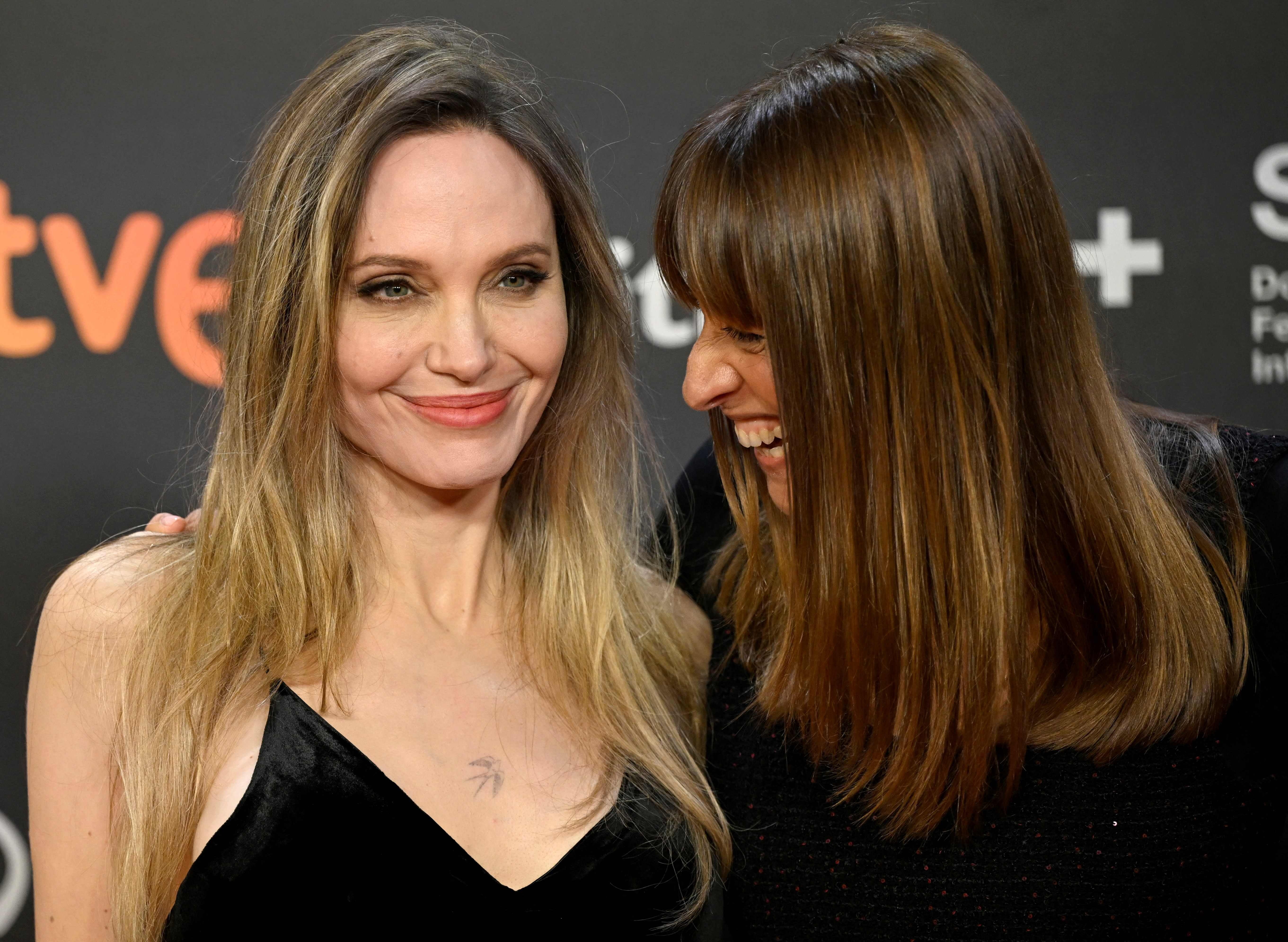 Las mejores imágenes del paso de Angelina Jolie por la alfombra roja del Festival de Cine de San Sebastián