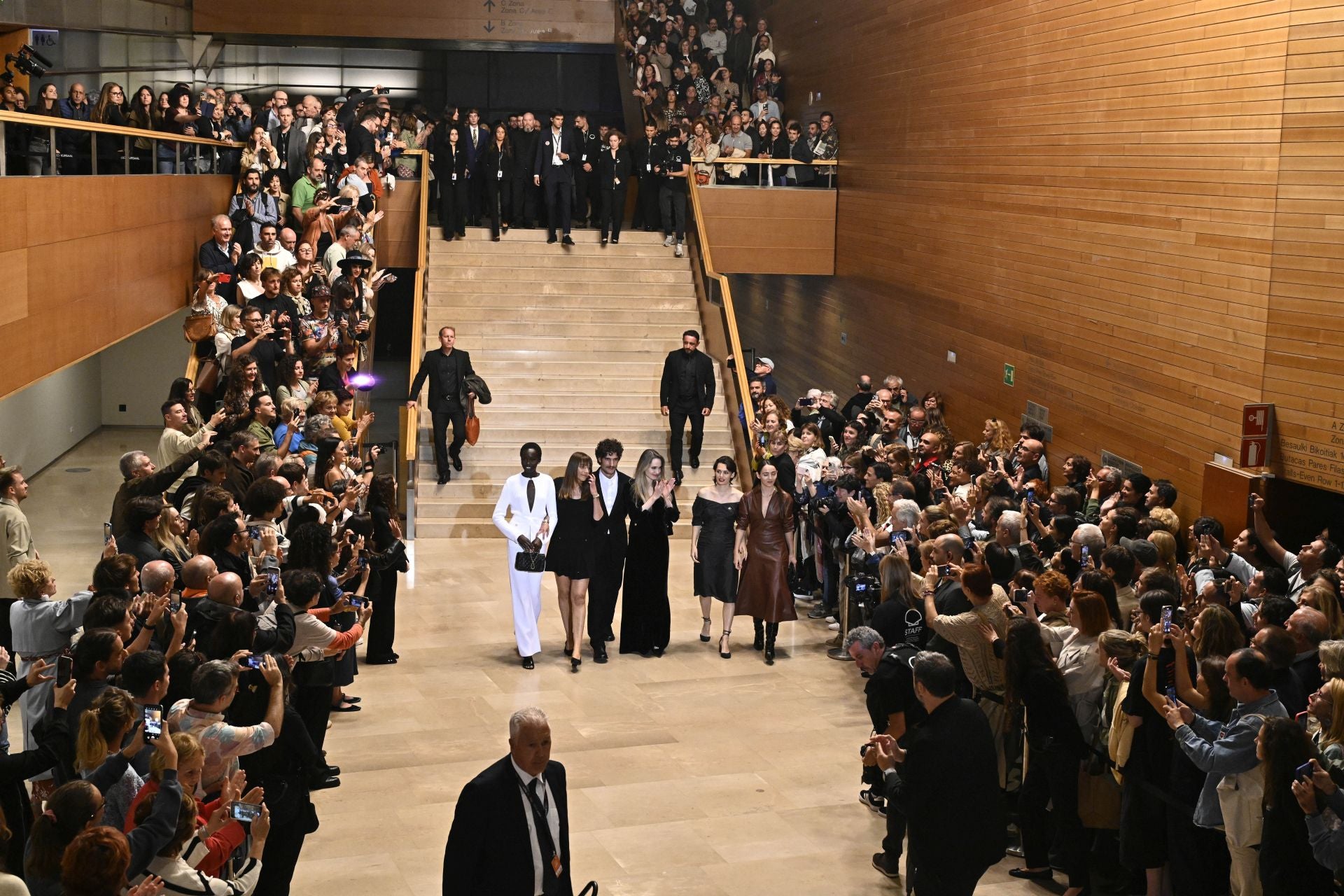 El caluroso aplauso a Angelina Jolie en el Kursaal de San Sebastián