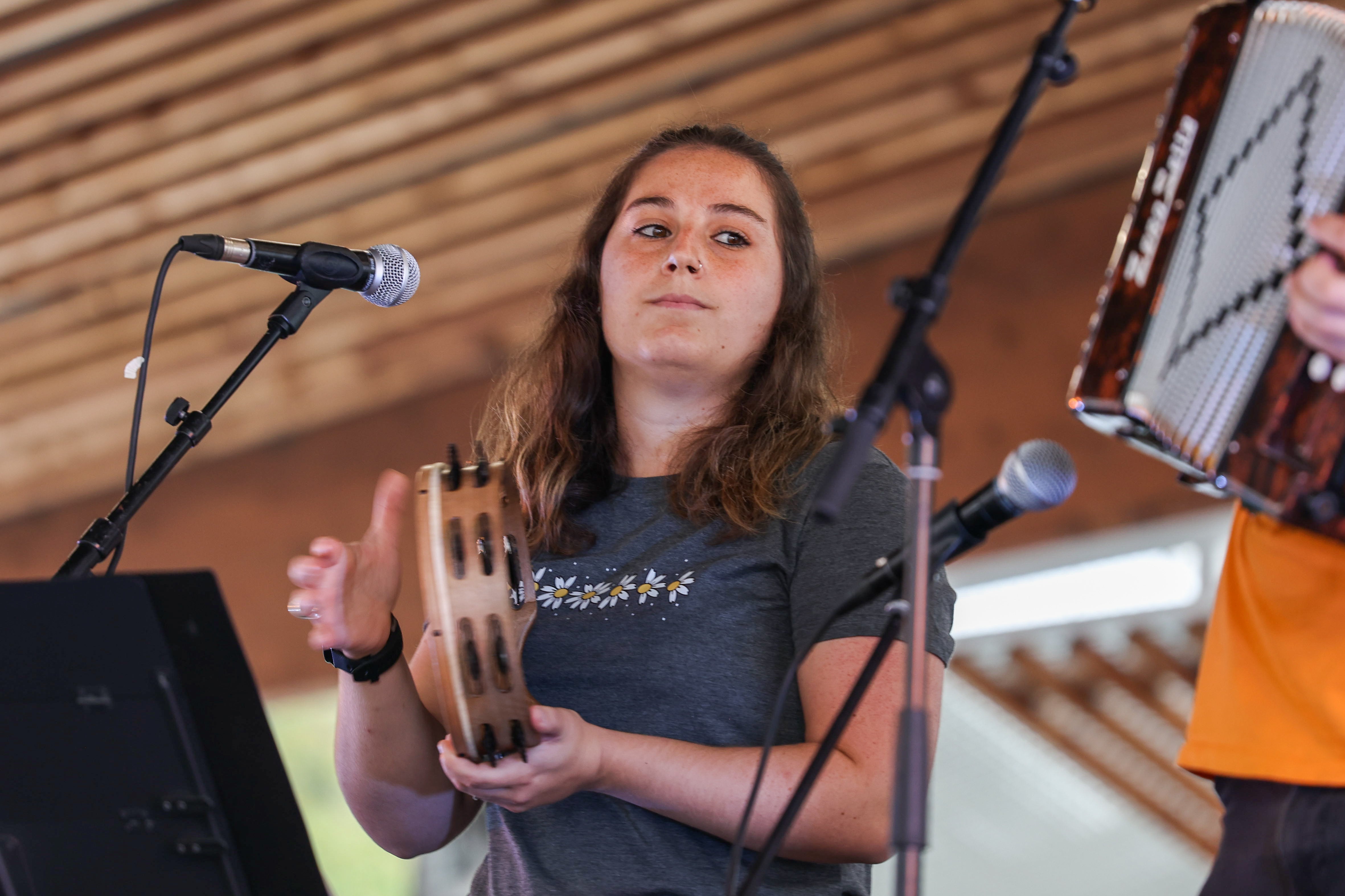 La lluvia no puede con las Euskal Jaiak en Hernani