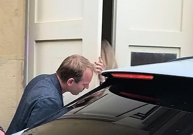 Angelina Jolie ha entrado al hotel María Cristina por la puerta de servicio