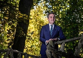 El consejero de Industria, Mikel Jauregi, reivindica el acuerdo para aumentar el 40% la red eléctrica.