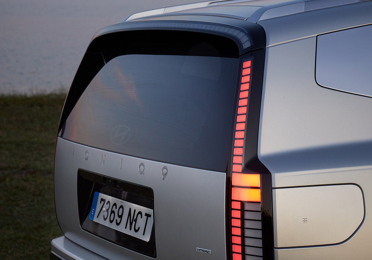 Una imagen de la modernidad y tecnología del modelo. Visibilidad máxima en cualquier circunstancia