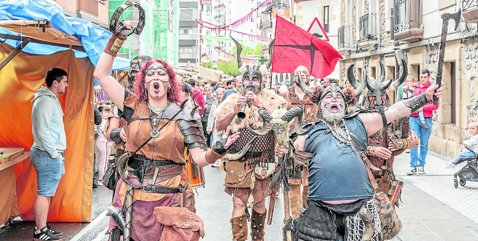 Puestos, actuaciones y talleres no faltaron este fin de semana en la IX Feria Medieval Xacobea de Lasarte-Oria.