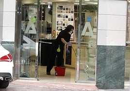 CC OO recuerda que el túnel carpiano es una enfermedad profesional para el sector de la limpieza.