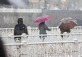 La lluvia seguirá presente en San Sebastián un día más.