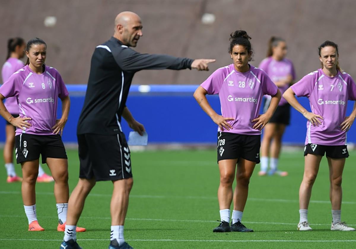 Las armeras durante un entrenamiento en Areitio.