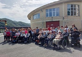 Encuentro de los grupos de Tipi-Tapa de Zumaia, Azpeitia y Zarautz (Udaberri) en junio en Zumaia junto a las y los residentes de Otezuri .
