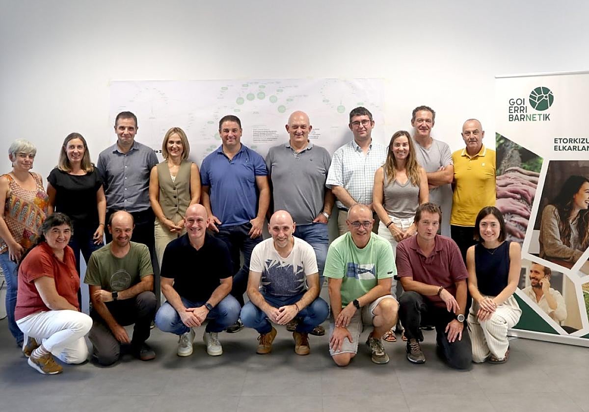 Representantes institucionales y de los agentes que forman Goierri BarNETik.
