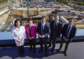 Martínez de Albéniz, Bilbao, Pradales, Martínez e Ibarzabal, ayer ante las obras de protonterapia.