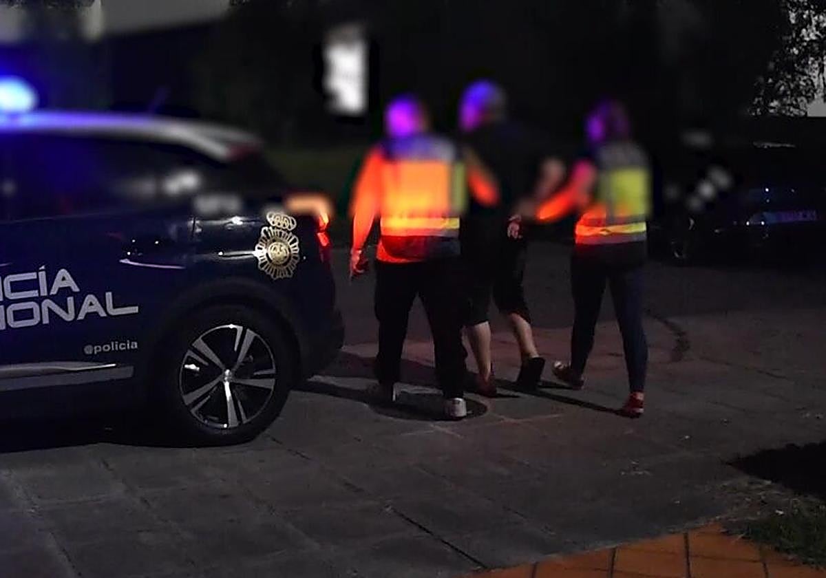 En agosto del año pasado la Policía Nacional detuvo al dueño de un club de alterne de Aduna. (Imagen de archivo)