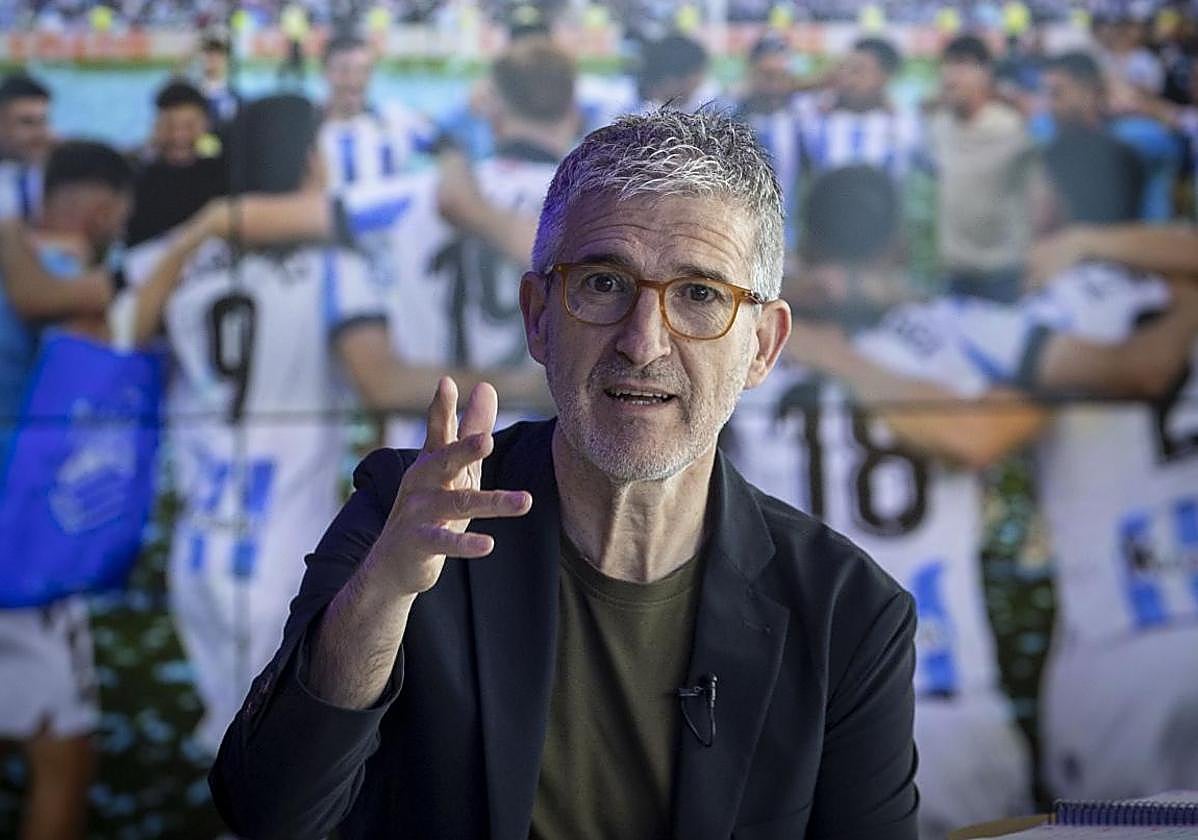 Roberto Olabe, en una de sus úlltimas rueda de prensa como director de fútbol de la Real Sociedad