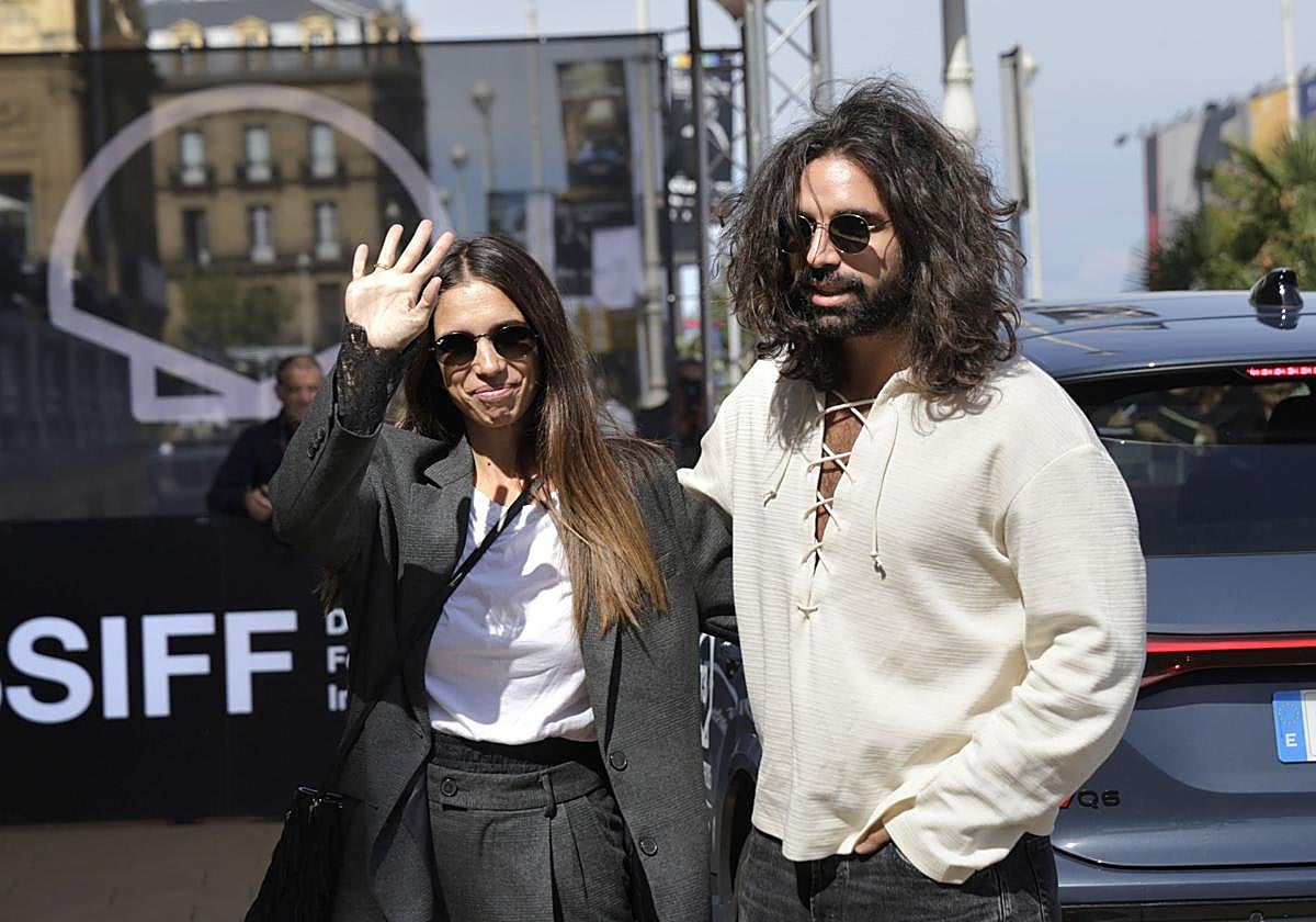 Elena Furiase, con su hermano en las puertas del María Cristina