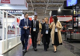 Eider Mendoza, diputada general de Gipuzkoa, durante la visita a las empresas guipuzcoanas de Máquina-Herramienta en Hannover.