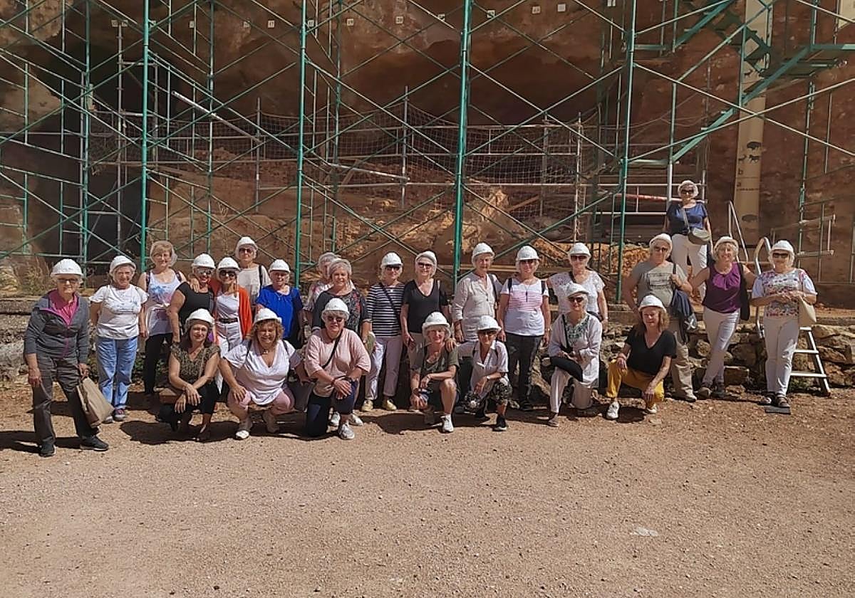 El grupo de mujeres de Killirikupe en un viaje a Atapuerca.