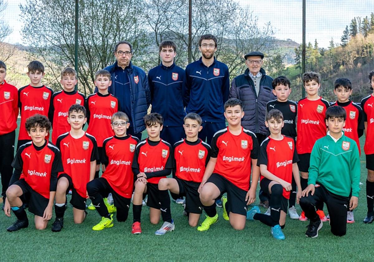 La plantilla alevín del Urki de la pasada temporada en Unbe.