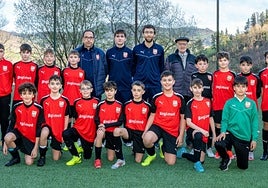 La plantilla alevín del Urki de la pasada temporada en Unbe.