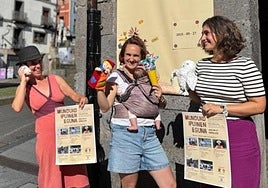 Representantes de Pil-Pilean, el área municipal de Cultura y la biblioteca, en la presentación.