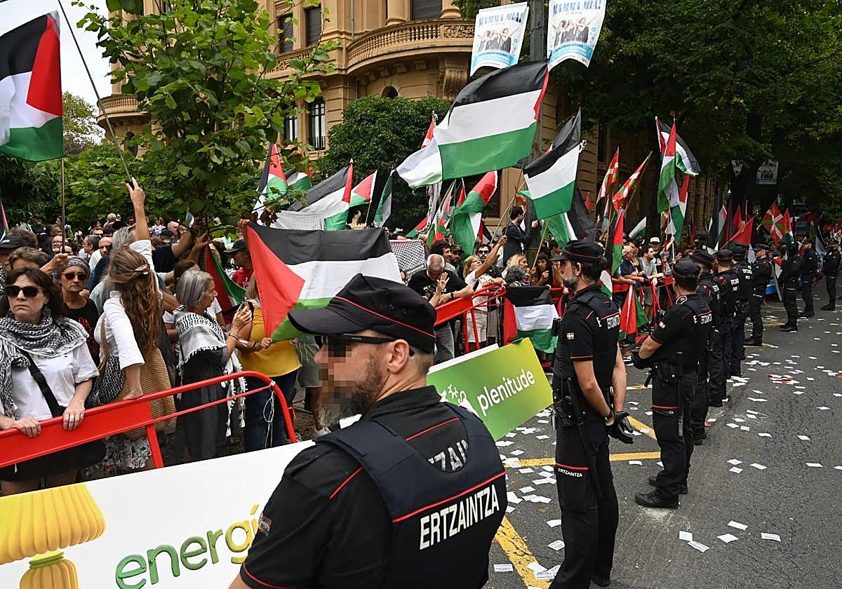 La Ertzaintza denuncia a quince personas por los incidentes de La Vuelta