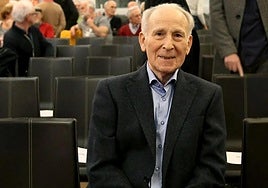 Joxe Azurmendiren izaera poliedrikoa argi» bistaratzeko ale bikoitza