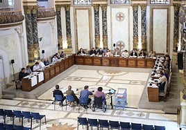 La corporación municipal, durante el debate de las ordenanzas fiscales en el Salón de Plenos.