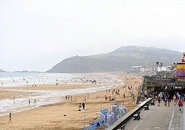 A partir de ahora estará prohibido fumar en la playa de Zarautz.